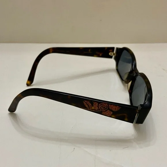 Fendi, Brown Tortoise Sunglasses with Gold Floral Design  display picture 1